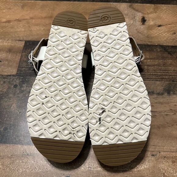 UGG Angie Sandal - Picture 5 of 8